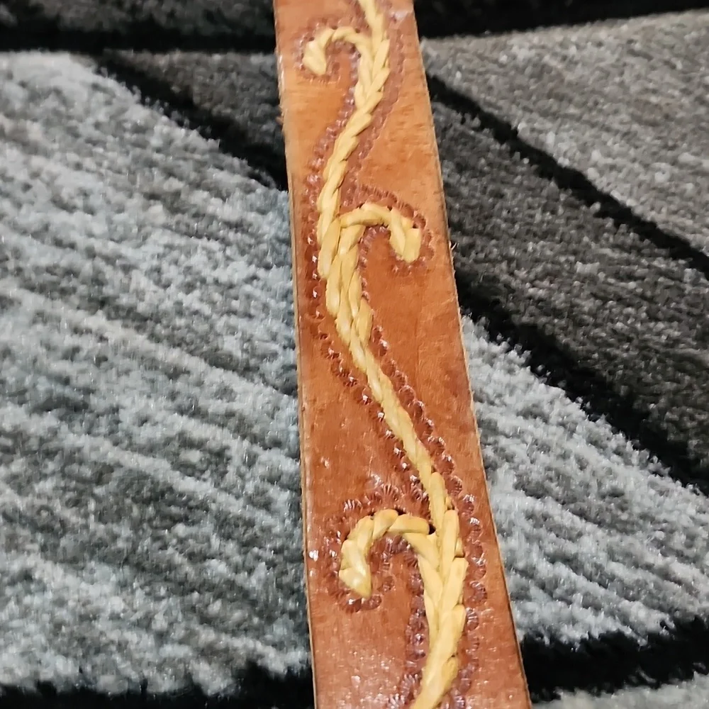VINTAGE LEATHER HANDTOOLED BRAIDED-RASIED INLAY INTERCHANGEABLE WESTERN BELT